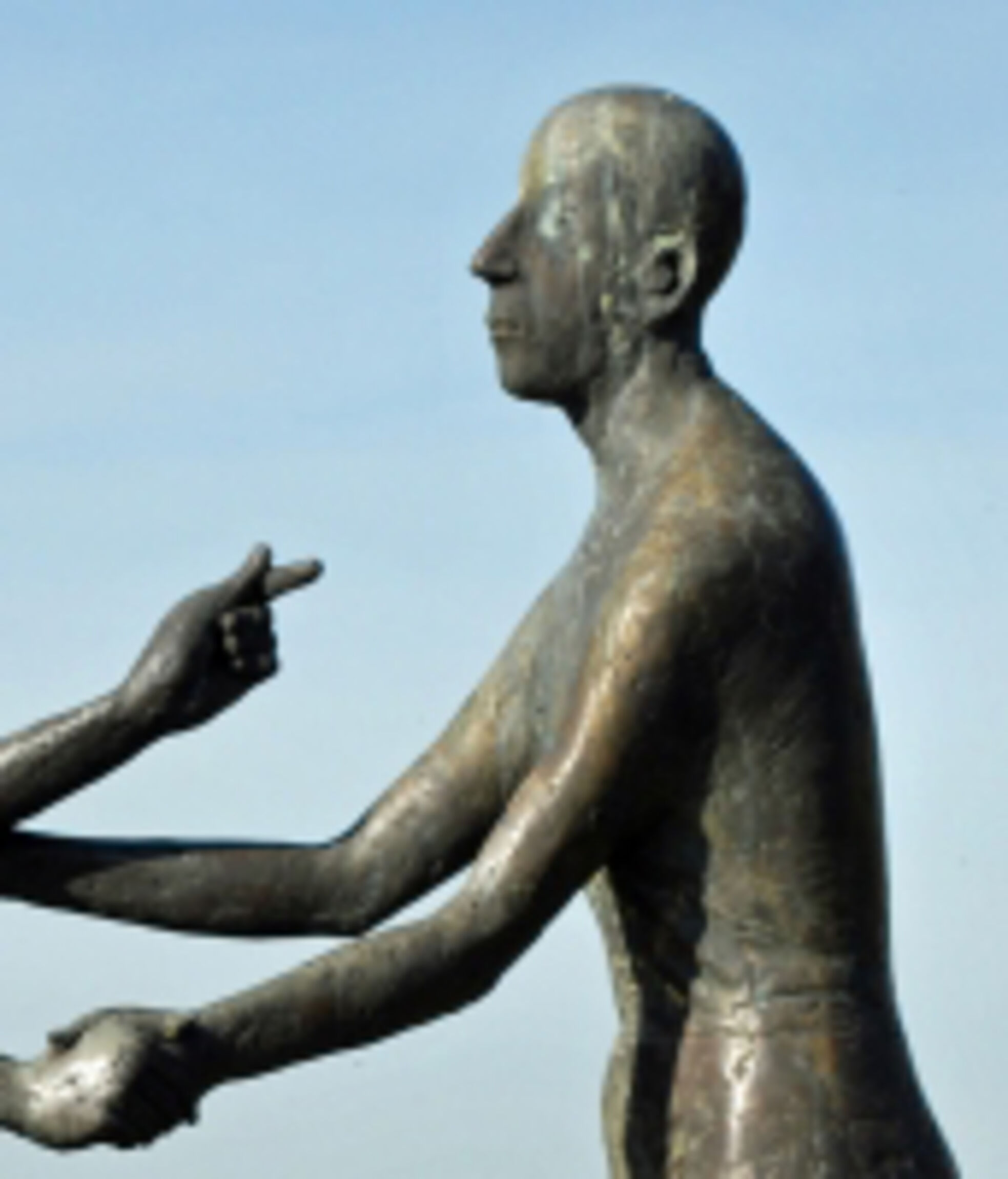 Höchste-Gebot-Statuen-aus-Stein_kopf_rechts