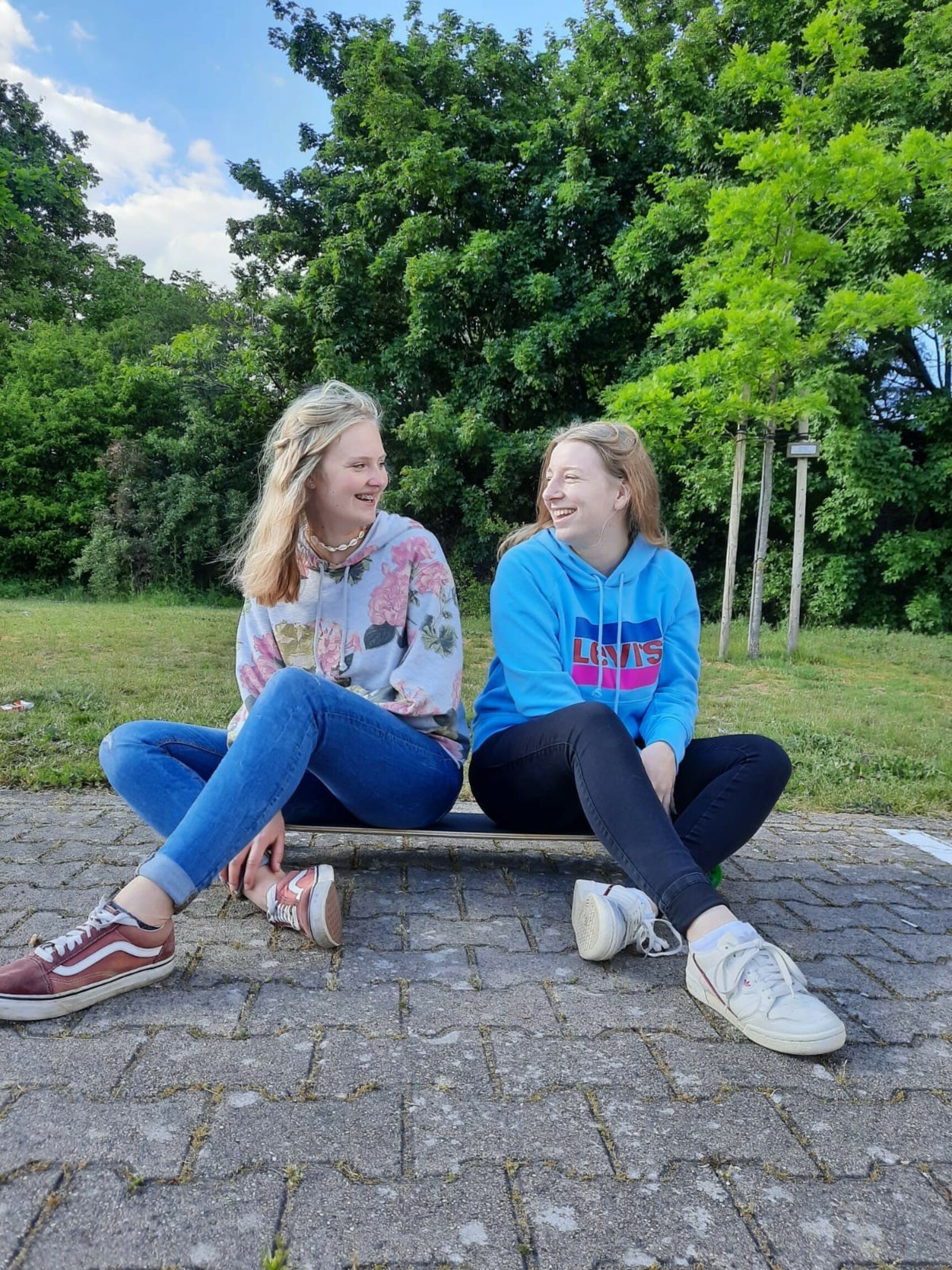 Autorinen: Noemi und Charlotte