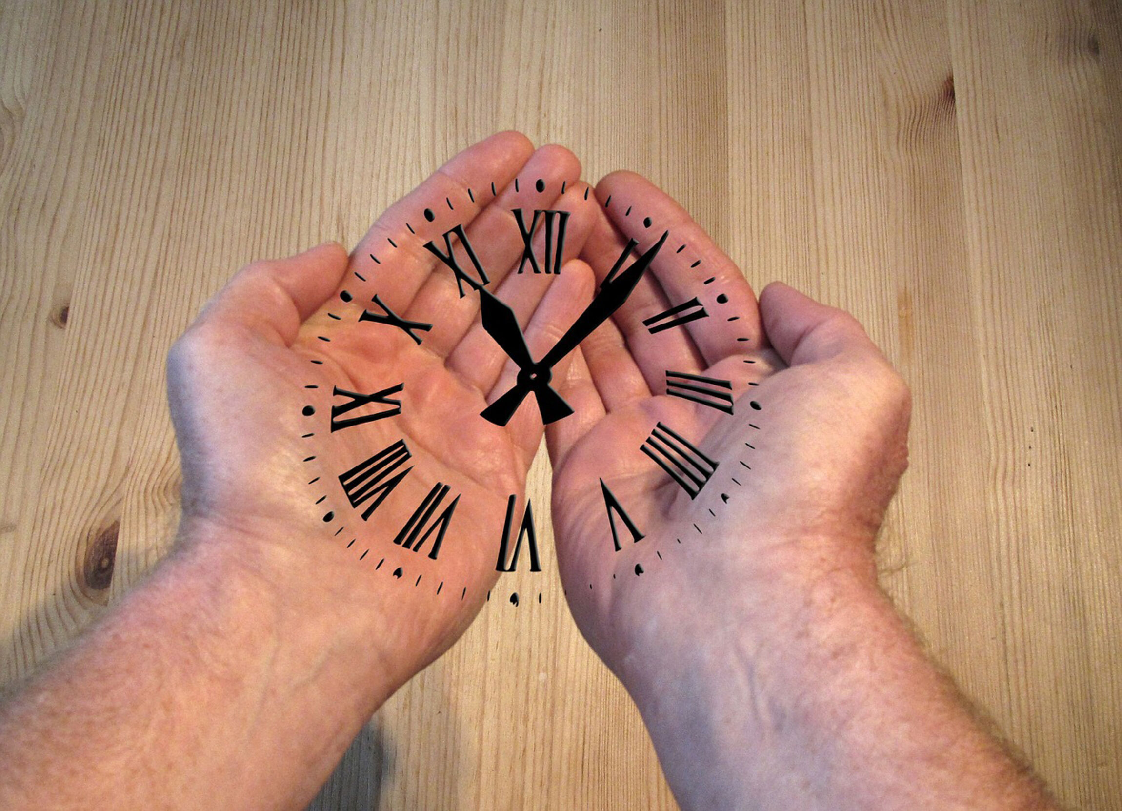 Посветить время. Часы на руке. Часы на руку со стрелками. Руки времени. Стрелочные часы на руку.