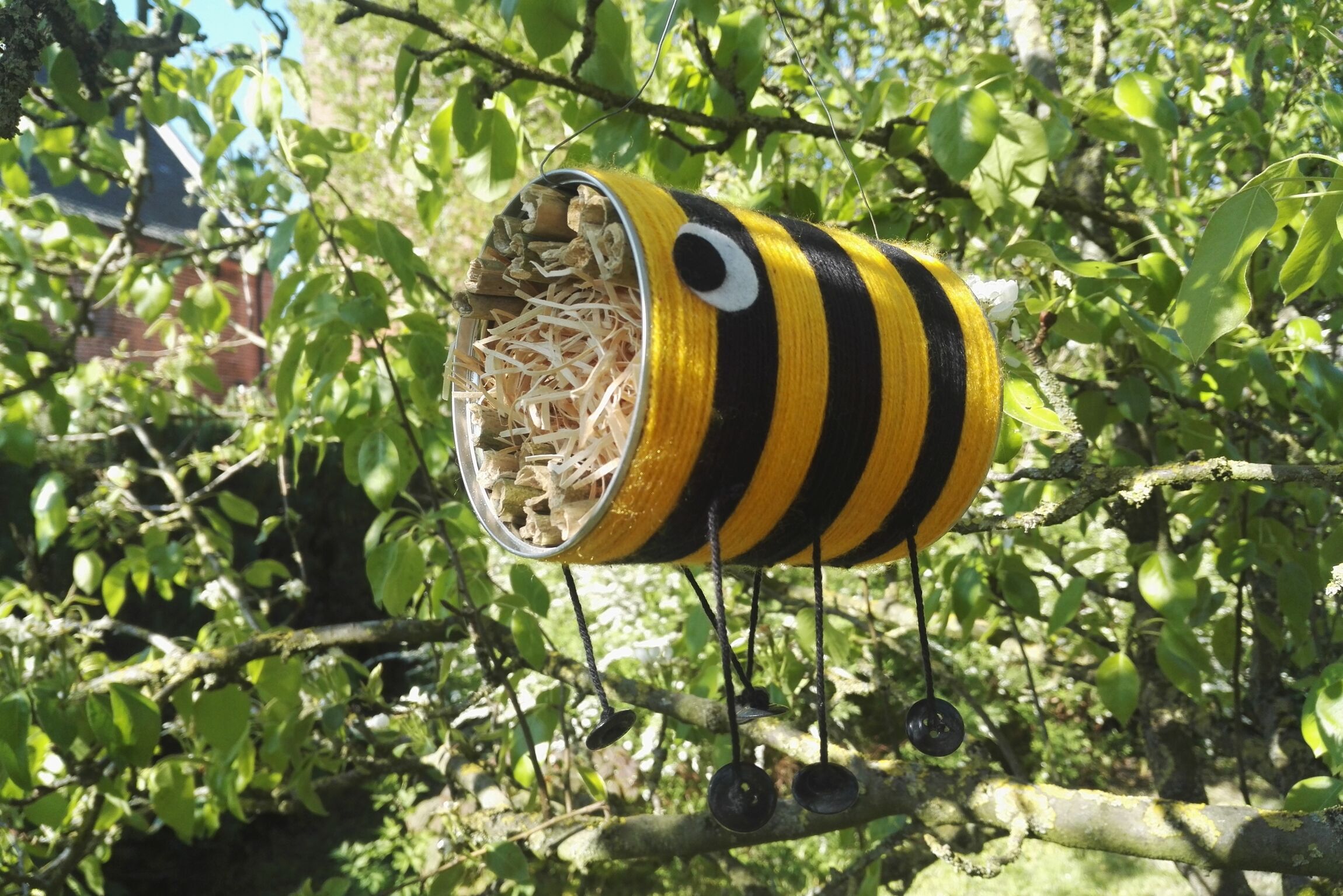 Ein Insektenhotel für Garten und Balkon