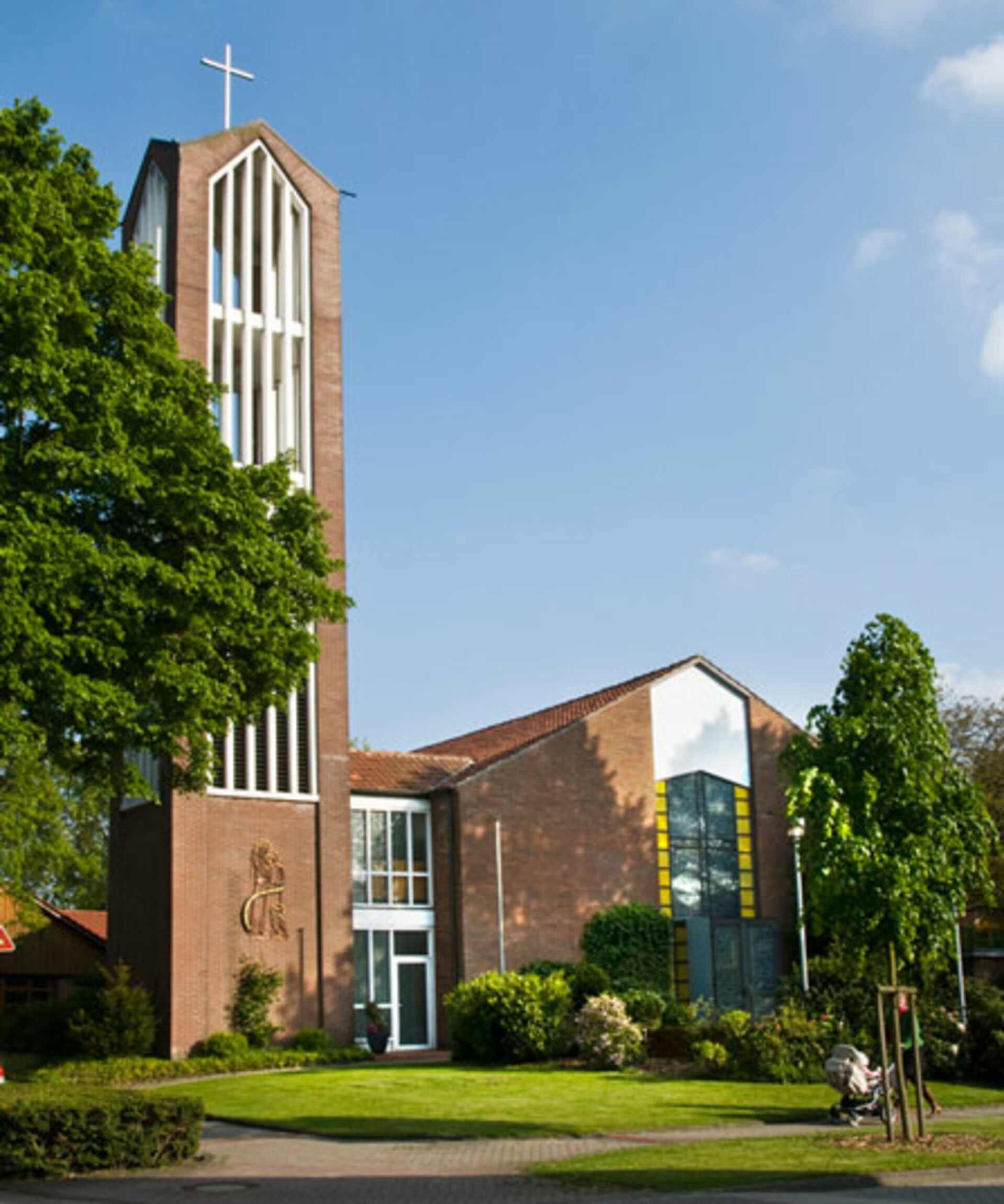 Kirchturm im Mai 2010