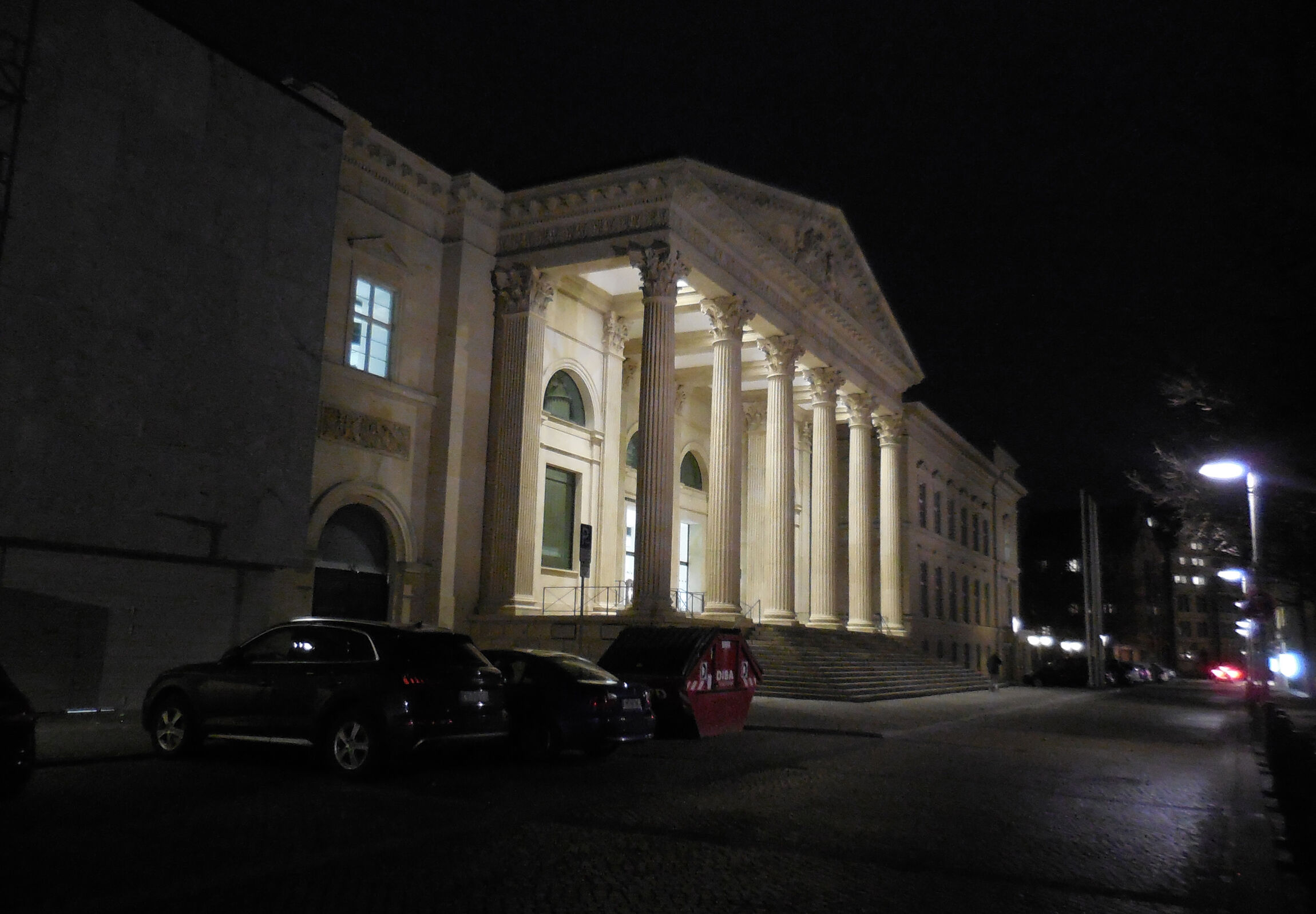 Niedersächsischer Landtag bei Nacht