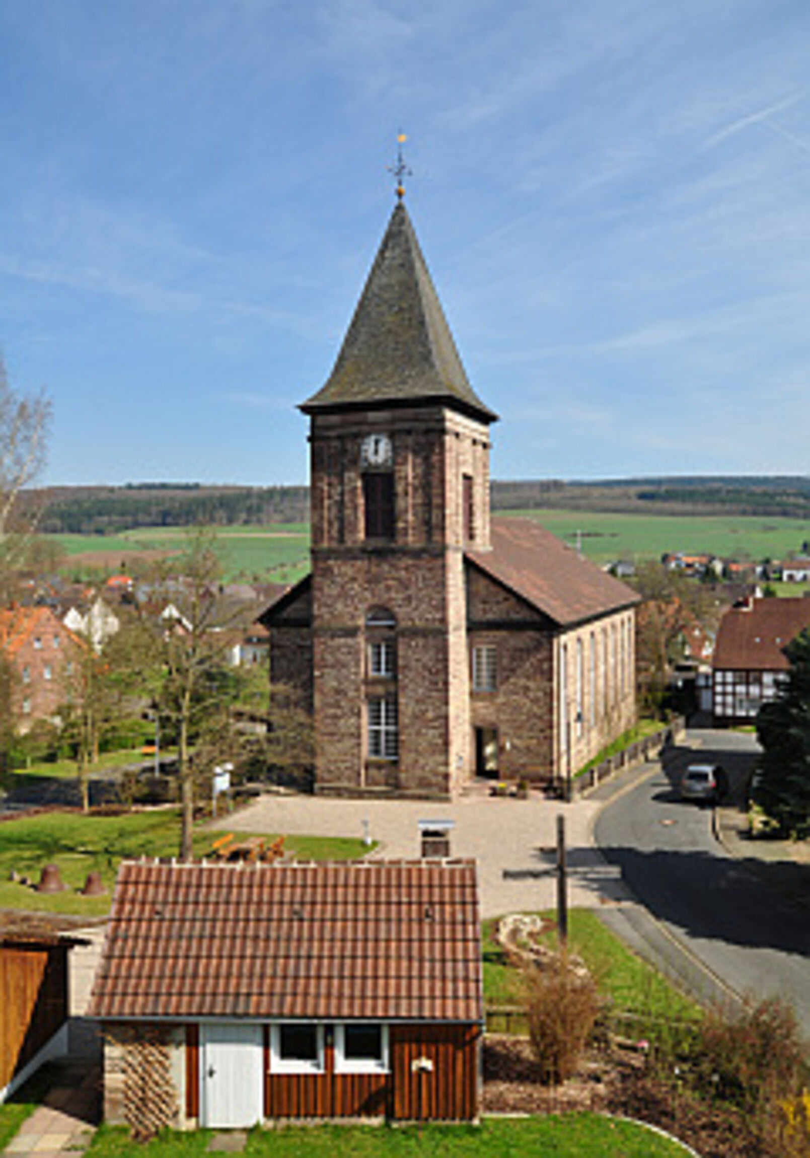 lutherkirche-im-sommer