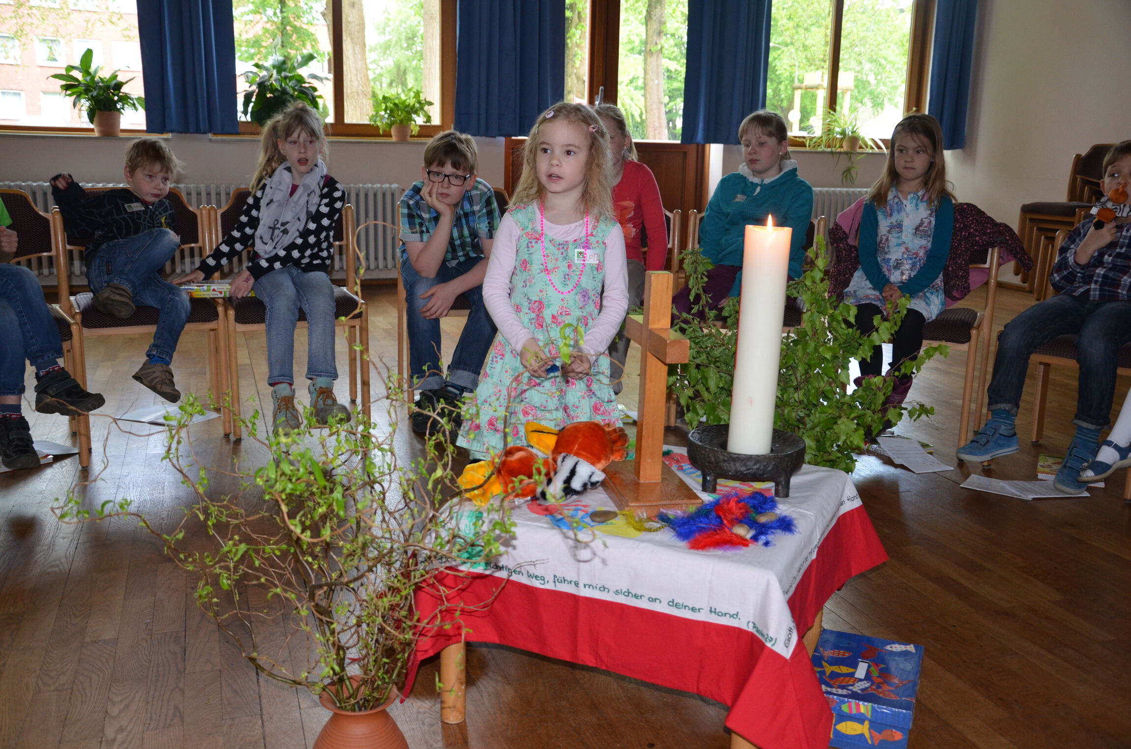 Kindergottesdienst_Saal-Altar-Mai2016