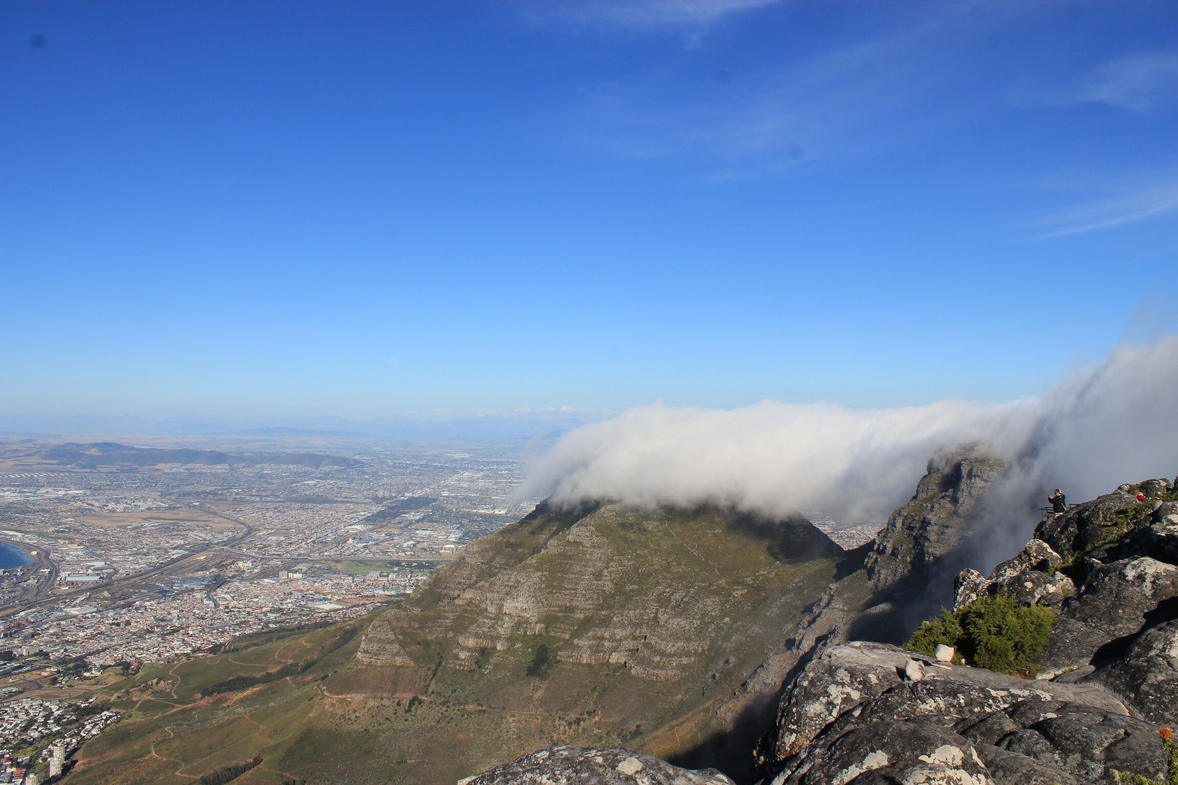 Auf dem Plateau des Tafelberges mit Blick auf die Stadt
