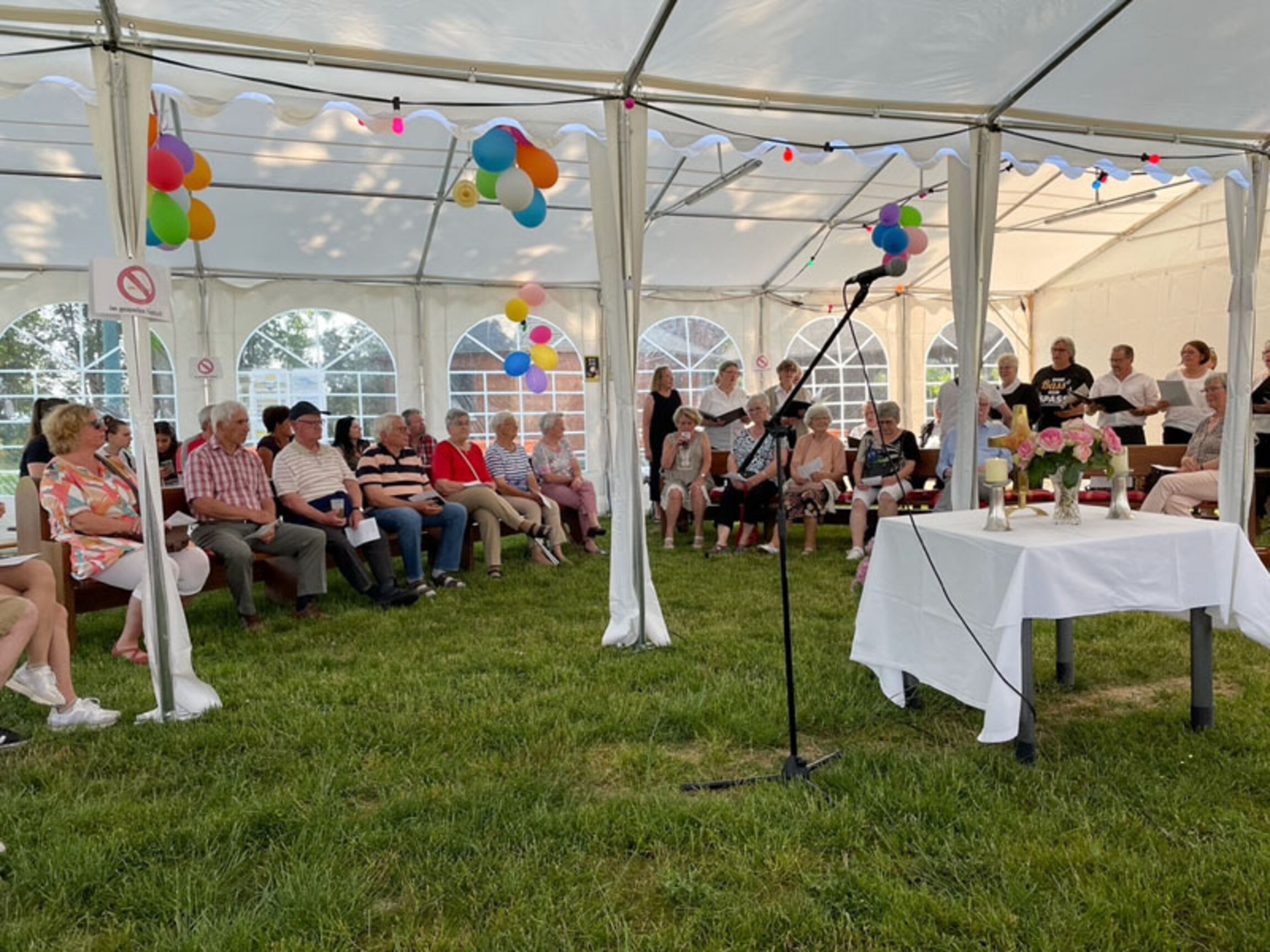 web_zeltgottesdienst_heersum02_ggondeck