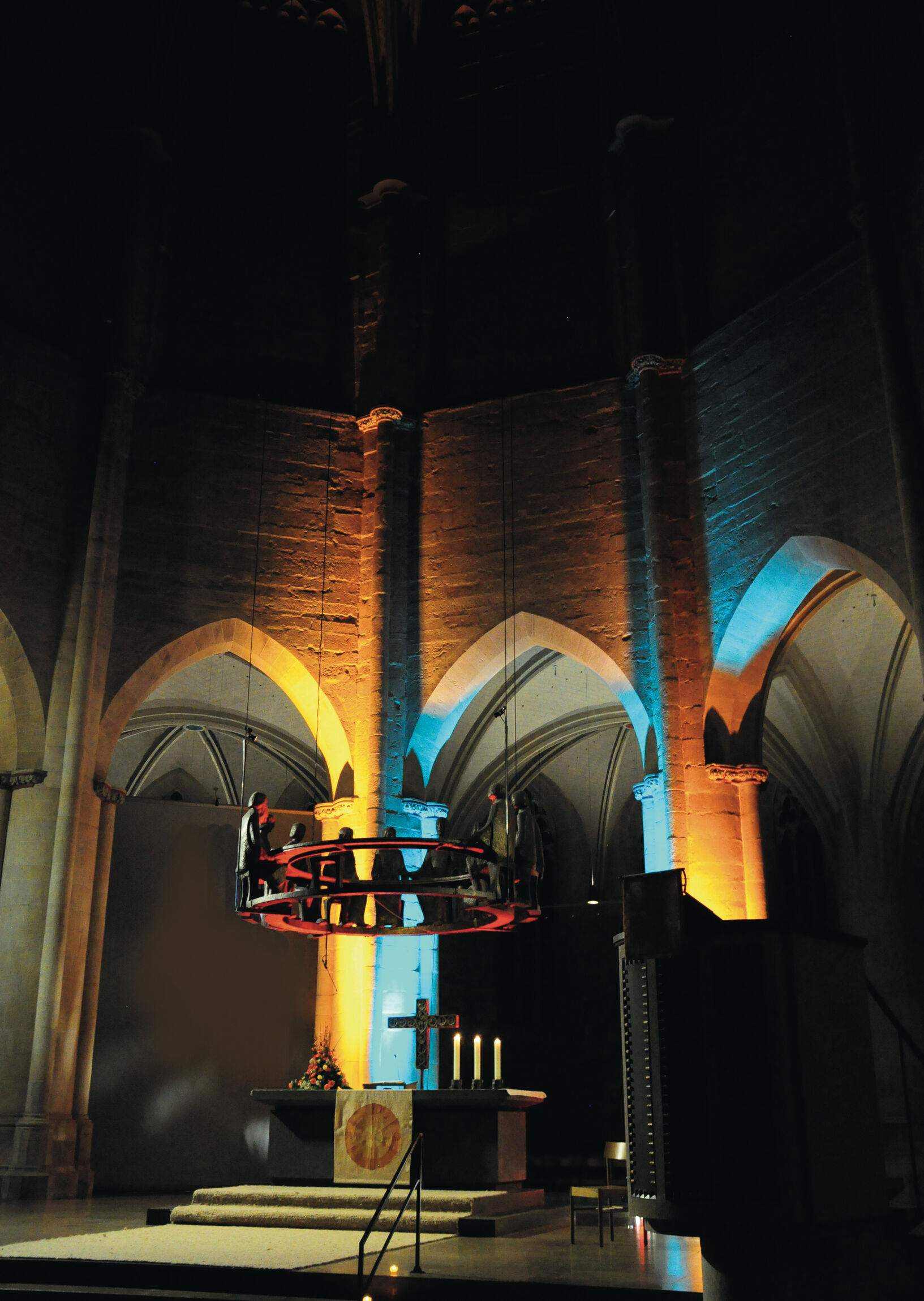Andraskirche in farbigem Licht