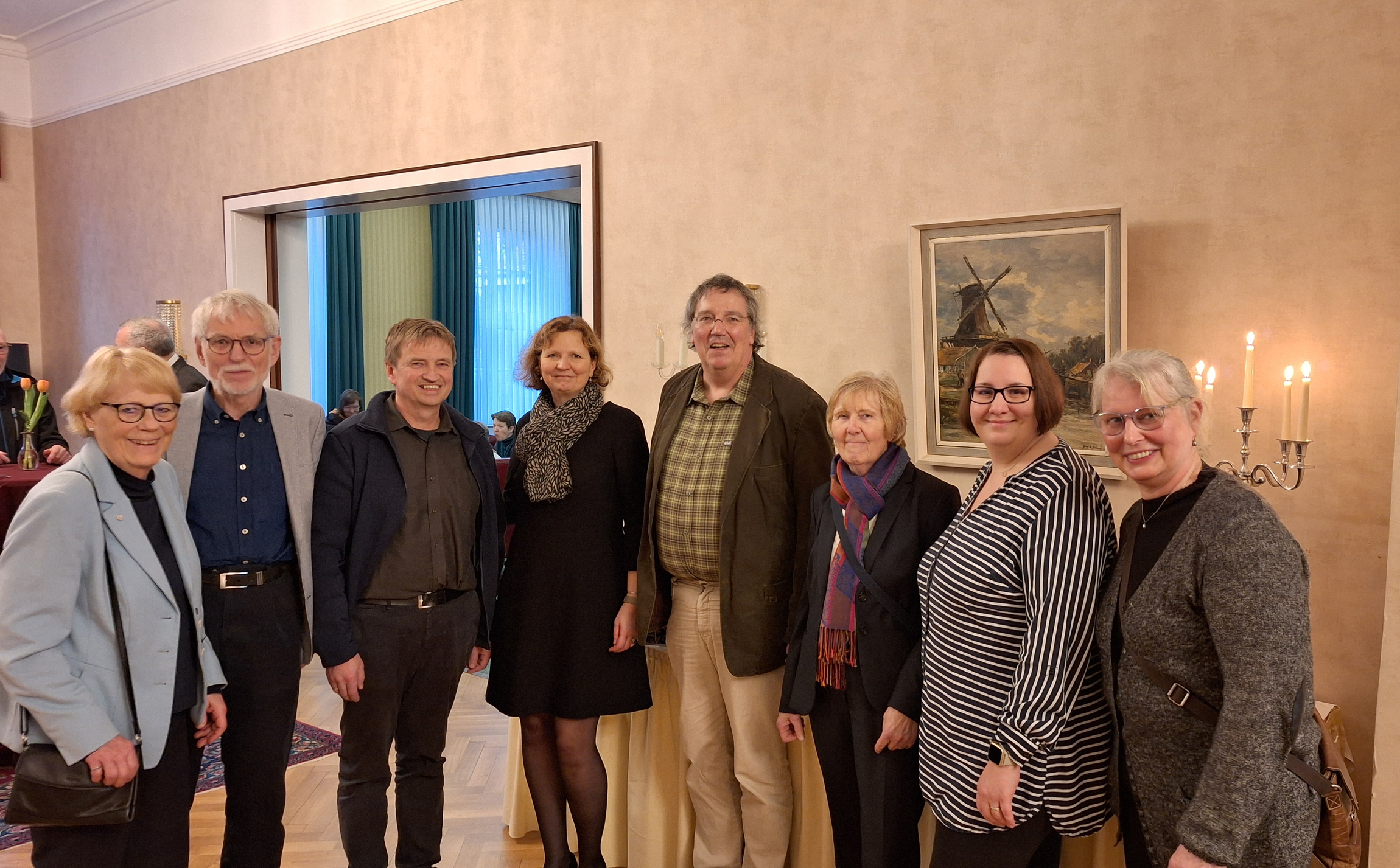 Die Delegation aus dem Kirchenkreis Stolzenau-Loccum gratuliert Sabine Schiermeyer zur Einführung