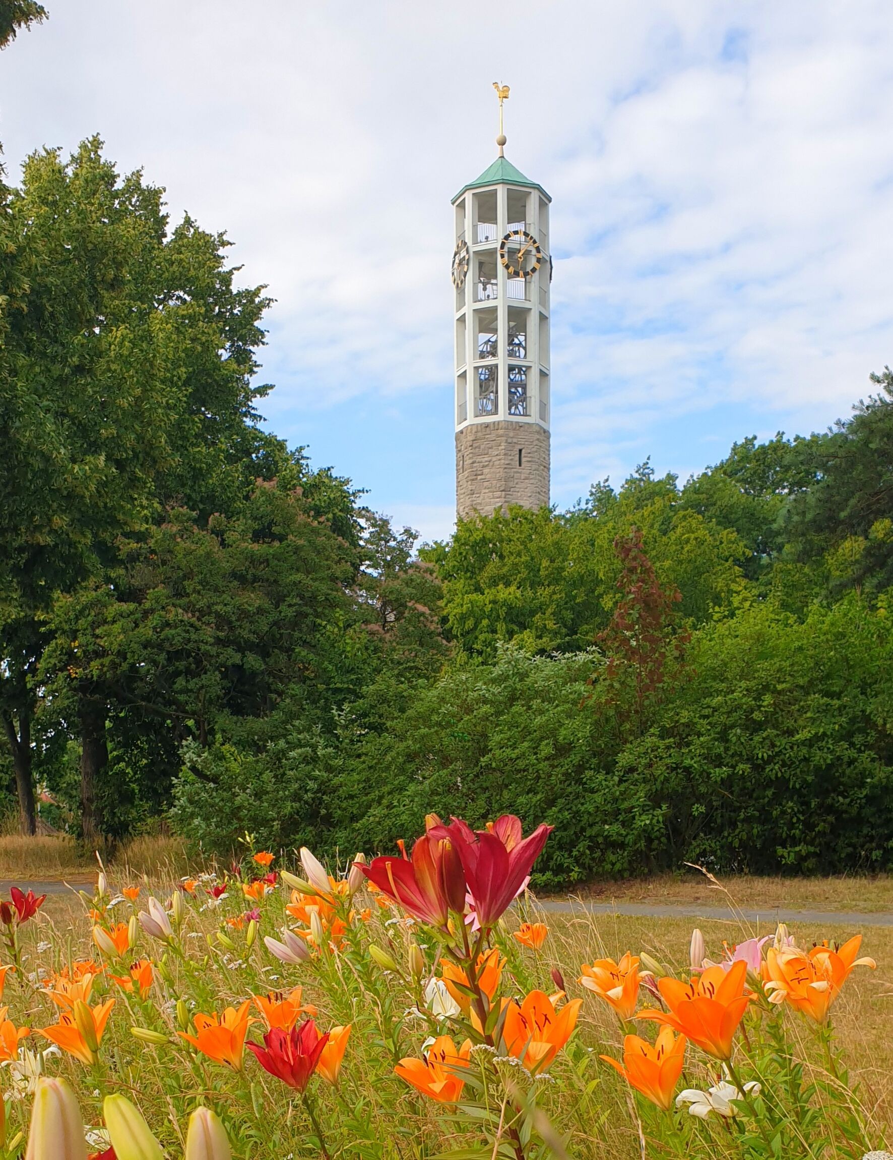 Turm der Christuskirche in Wolfsburg