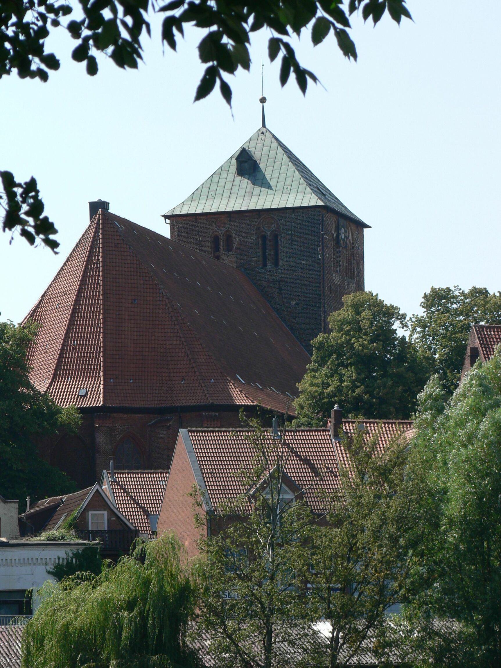 Wilhadi-Kirche mit Turm