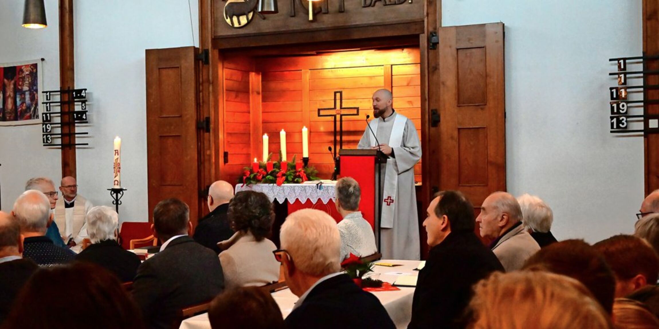 Kirchweihgottesdienst 30.11.2025 75 Jahre Adventskirche Algermissen (Foto: Kathi Flau / HiAZ)