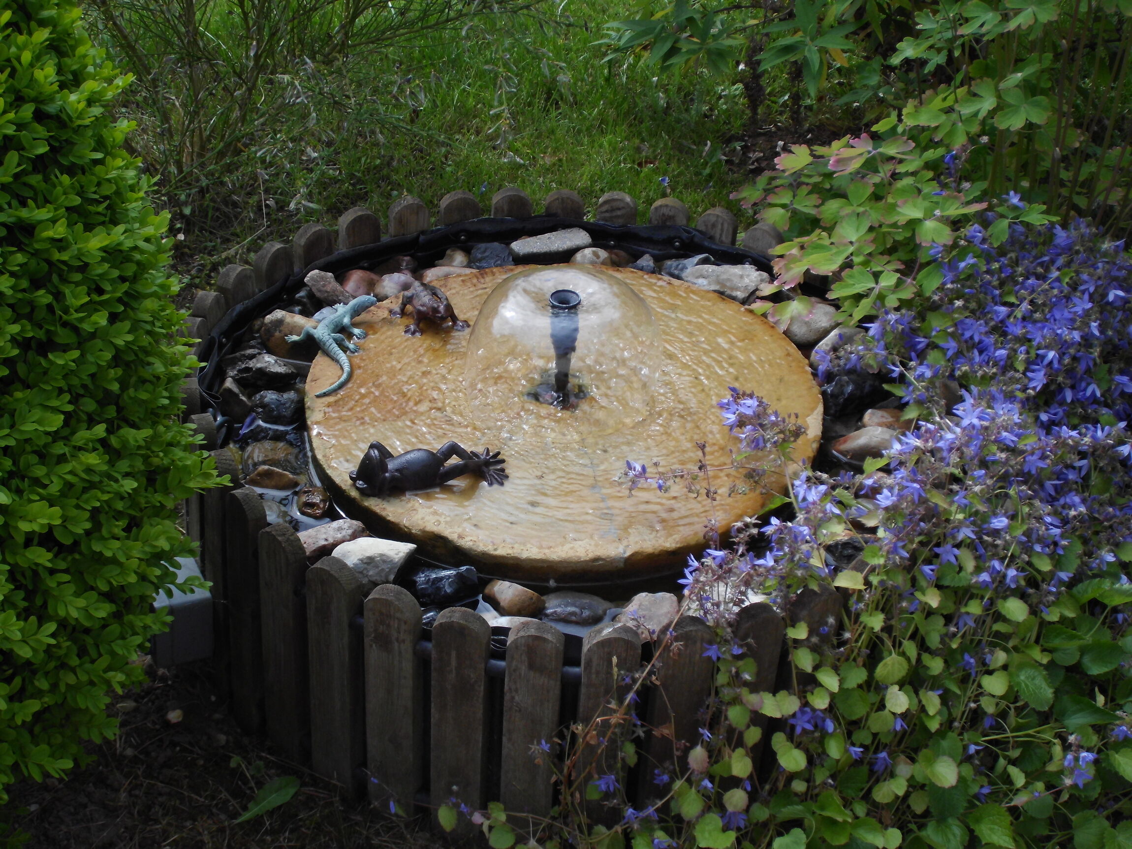 Wasserspiel im Garten - Juni 2015