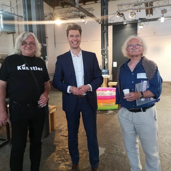 Dr. Ingo Meyer mit den beiden Künstlern Burkhard Aickele und Moritz Bormann
