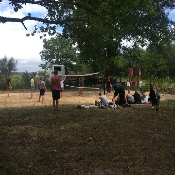 Beachvolleyballfeld auf dem Gelände