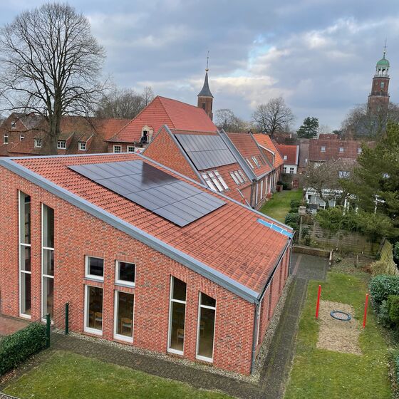 Das Lutherhaus im Herzen der Altstadt Leer, seit 2024 klimaneutral