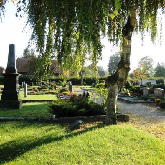 Impressionen des Friedhofes in Schliekum