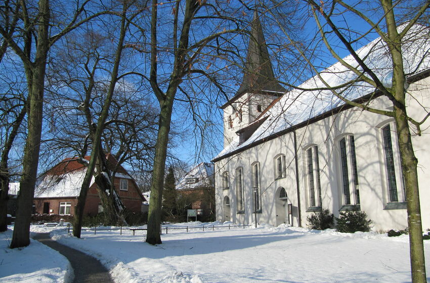 Kirche in Scheeßel im Schnee