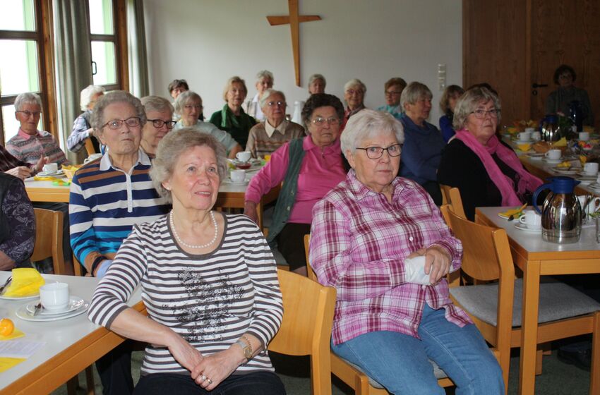 Ökumenisches Frauenfrühstückstreffen im Gemeindehaus St. Lukas Garmissen