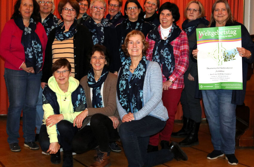 Diese Christinnen aus elf Hamelner Gemeinden gestalten den Weltgebetstags-Gottesdienst 2024. Foto (honorarfrei): Gaby Glüsen