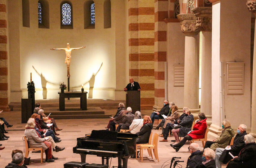 Regionalbischof Eckhard Gorka predigte zum Buß- und Bettag in der Michaeliskirche.