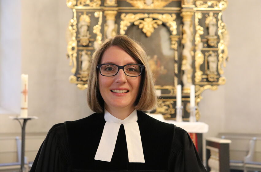 Eva Bartkowski wurde von Regionalbischof Eckhard Gorka in Edemissen ordiniert.
