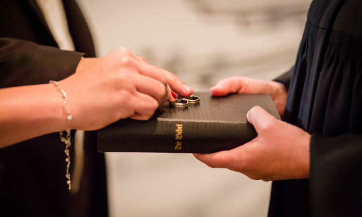 Trauung Hände Ringe Bibel